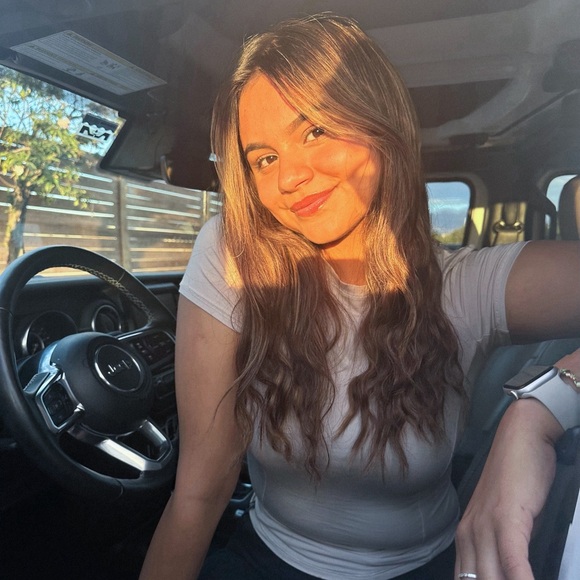 Meet your Posher, Stefany brandy - Picture 1 of 1